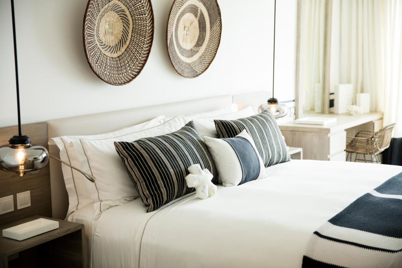 Lux* Grand Gaube Resort & Villas Ngoại thất bức ảnh A bedroom at the Cape Grace