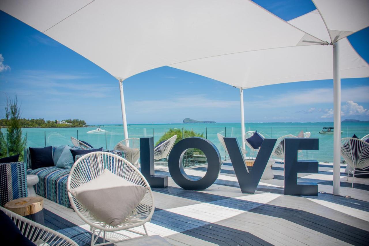 Lux* Grand Gaube Resort & Villas Ngoại thất bức ảnh The rooftop bar at the hotel