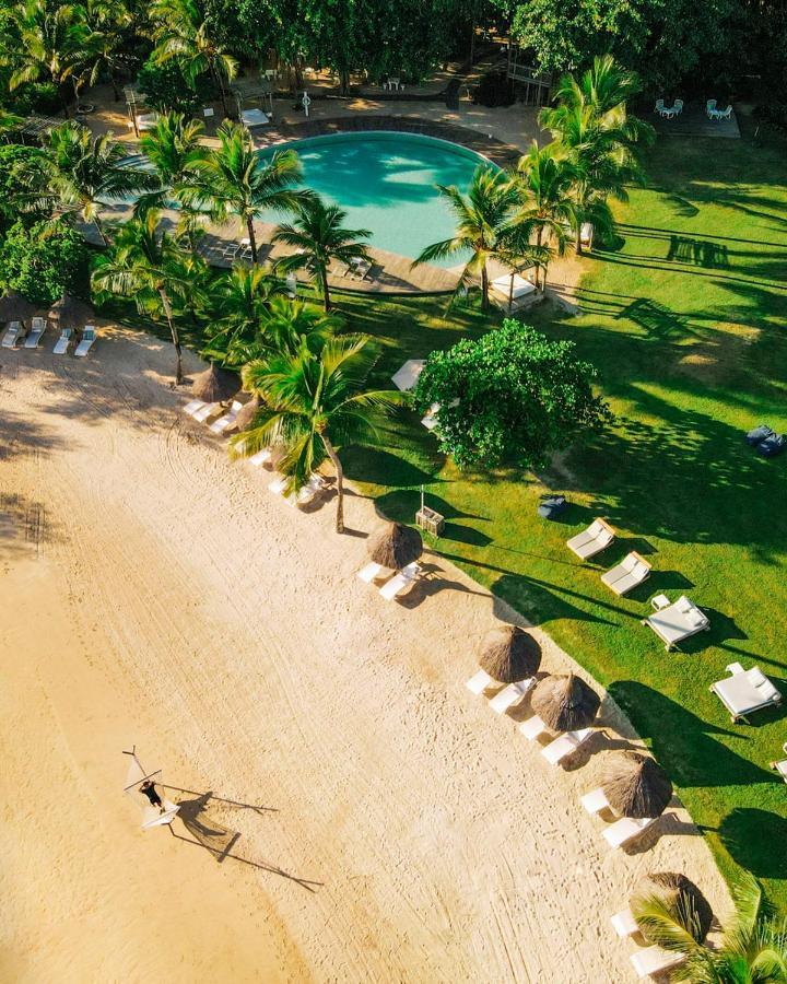 Lux* Grand Gaube Resort & Villas Ngoại thất bức ảnh Aerial view of the beach at the resort